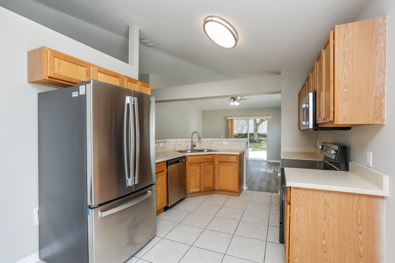 2,595/Mo, 333 Lake Shepard Dr Apopka, FL 32703 Kitchen View