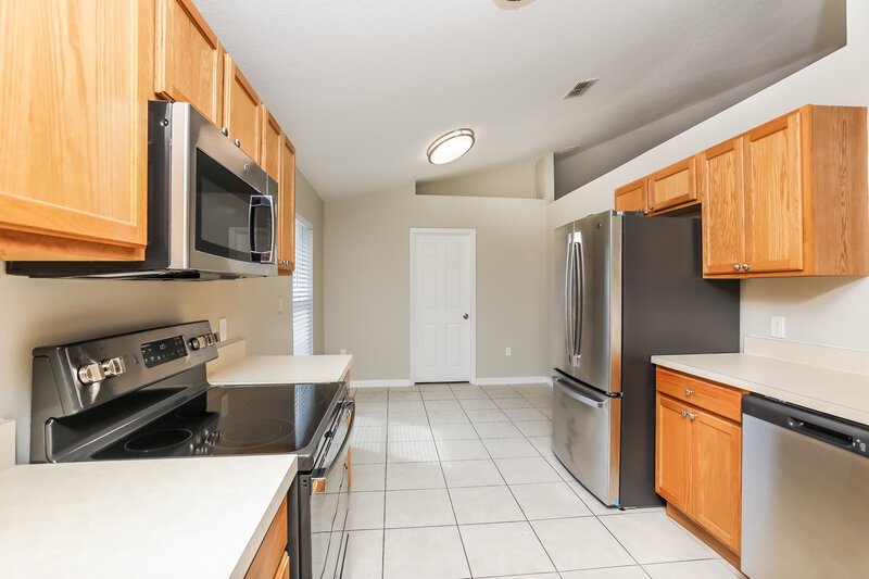2,595/Mo, 333 Lake Shepard Dr Apopka, FL 32703 Kitchen View 2
