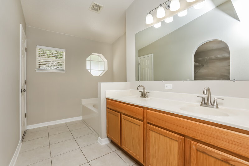 2,595/Mo, 333 Lake Shepard Dr Apopka, FL 32703 Main Bathroom View