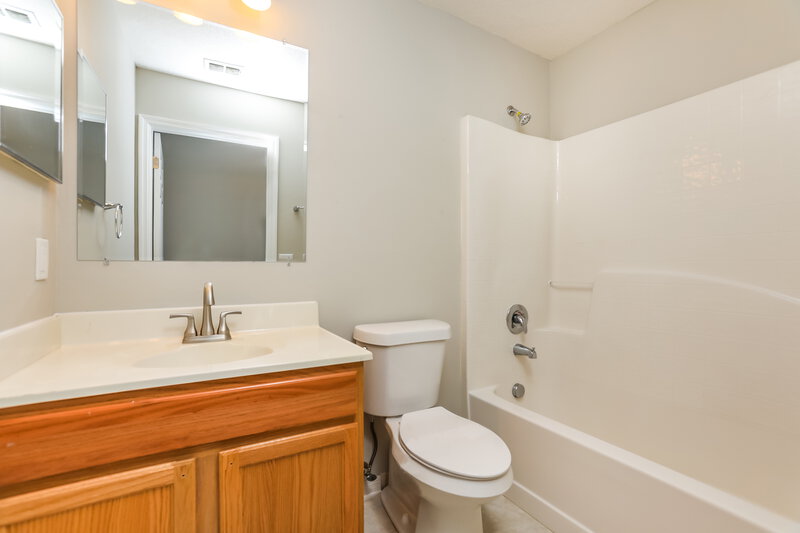 2,595/Mo, 333 Lake Shepard Dr Apopka, FL 32703 Bathroom View