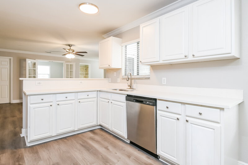 3,590/Mo, 1048 Saint Croix Ave Apopka, FL 32703 Kitchen View