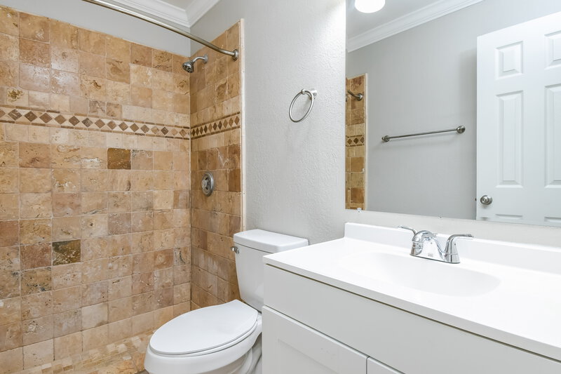 3,590/Mo, 1048 Saint Croix Ave Apopka, FL 32703 Main Bathroom View