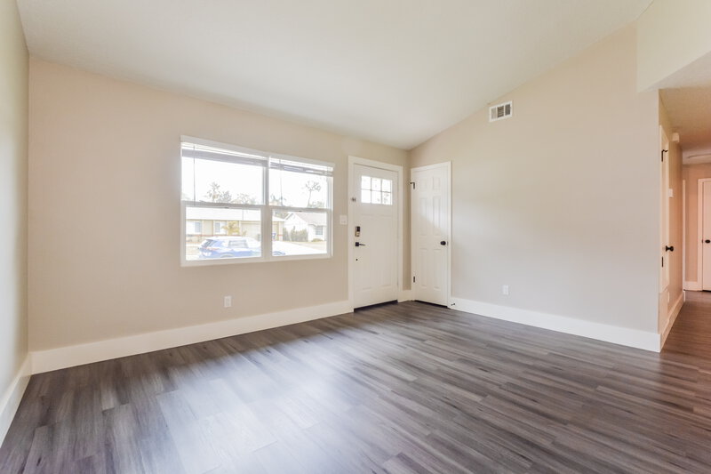 2,105/Mo, 8660 Lyonia Dr Orlando, FL 32829 Living Room View 2