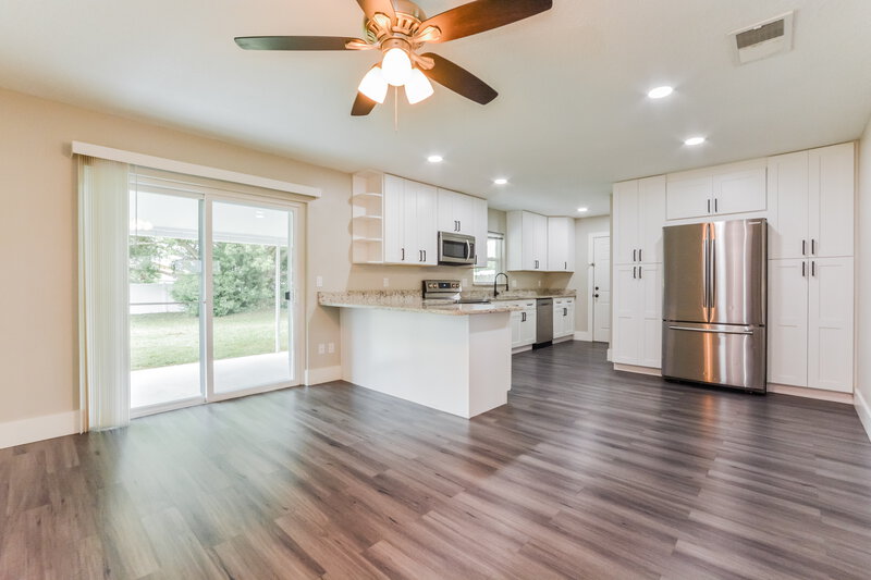 2,105/Mo, 8660 Lyonia Dr Orlando, FL 32829 Dining Room View 2