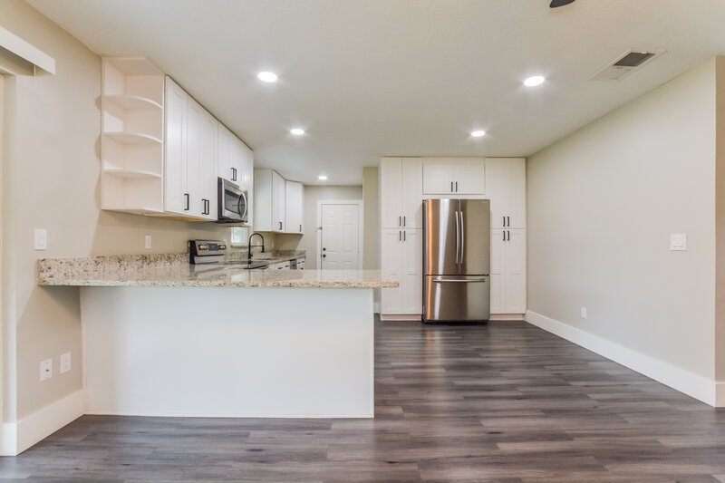 2,105/Mo, 8660 Lyonia Dr Orlando, FL 32829 Kitchen View