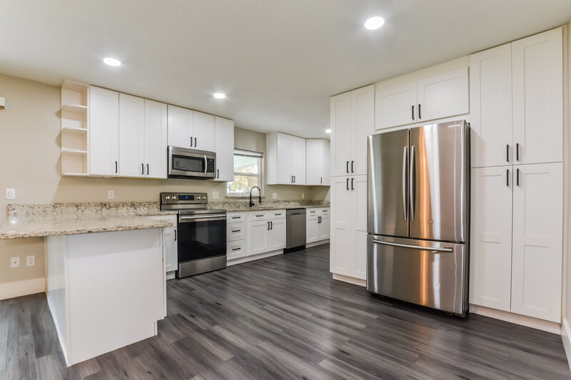 2,105/Mo, 8660 Lyonia Dr Orlando, FL 32829 Kitchen View 2