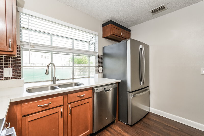 1,990/Mo, 3449 Sugar Mill Rd Kissimmee, FL 34741 Kitchen View 2