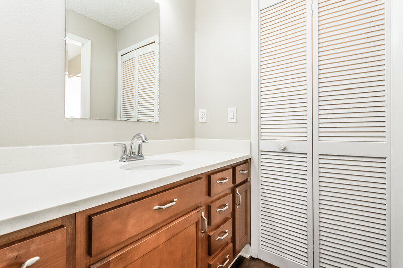 1,990/Mo, 3449 Sugar Mill Rd Kissimmee, FL 34741 Main Bathroom View