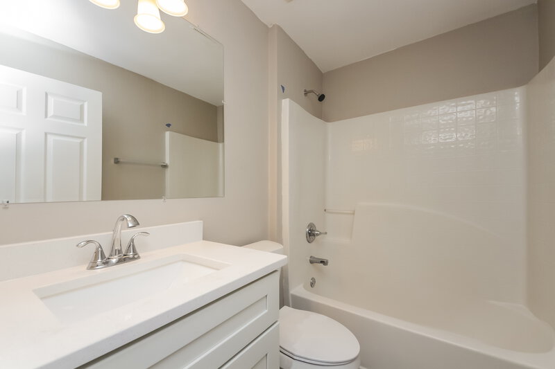 1,770/Mo, 341 Chelmsford Ct Kissimmee, FL 34758 Bathroom View