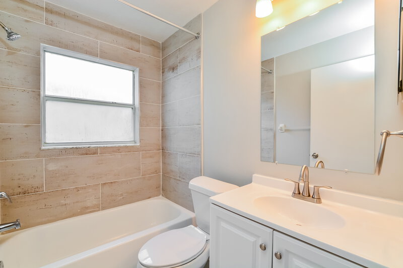 2,150/Mo, 2922 Autumn Run Pl Orlando, FL 32822 Bathroom View