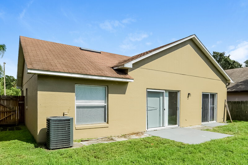 2,150/Mo, 2922 Autumn Run Pl Orlando, FL 32822 Rear View