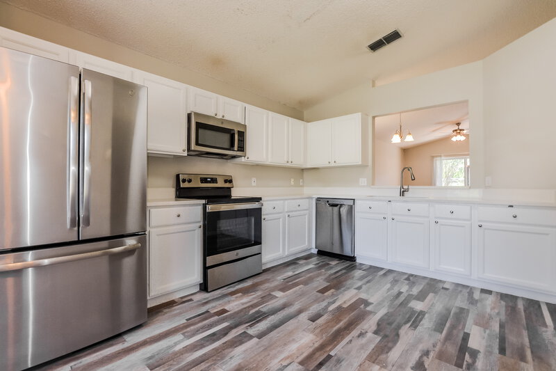 2,205/Mo, 2122 Donegan Pl Orlando, FL 32826 Kitchen View