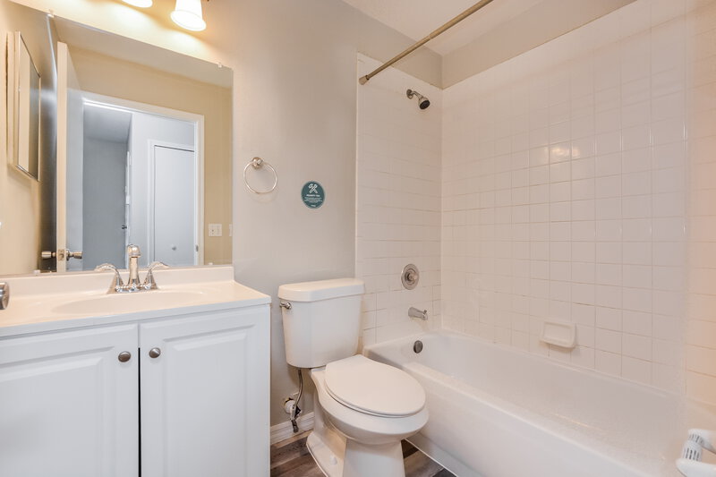 2,205/Mo, 2122 Donegan Pl Orlando, FL 32826 Bathroom View