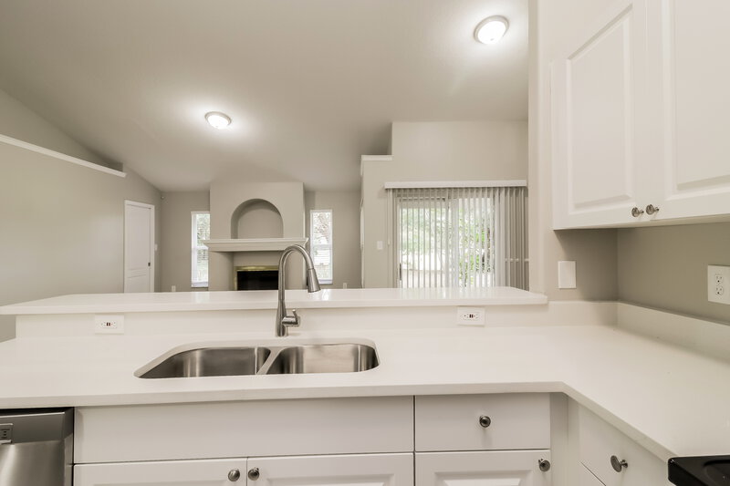 2,480/Mo, 2980 W Beaumont Ln Eustis, FL 32726 Kitchen View 2