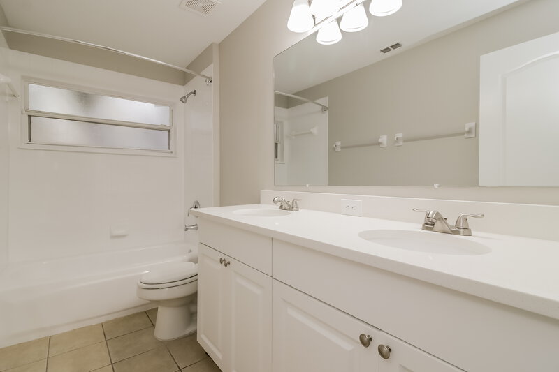 2,480/Mo, 2980 W Beaumont Ln Eustis, FL 32726 Bathroom View