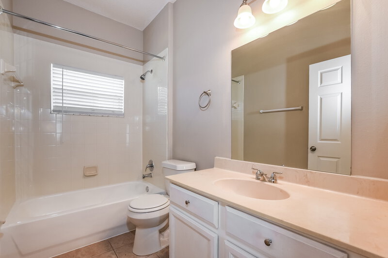 2,275/Mo, 2730 Star Grass Cir Kissimmee, FL 34746 Bathroom View