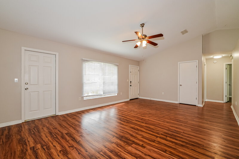 1,865/Mo, 11305 Lake Dr Leesburg, FL 34788 Living Room View
