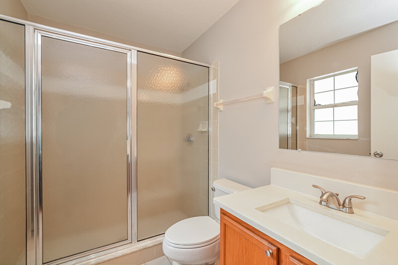 1,865/Mo, 11305 Lake Dr Leesburg, FL 34788 Main Bathroom View