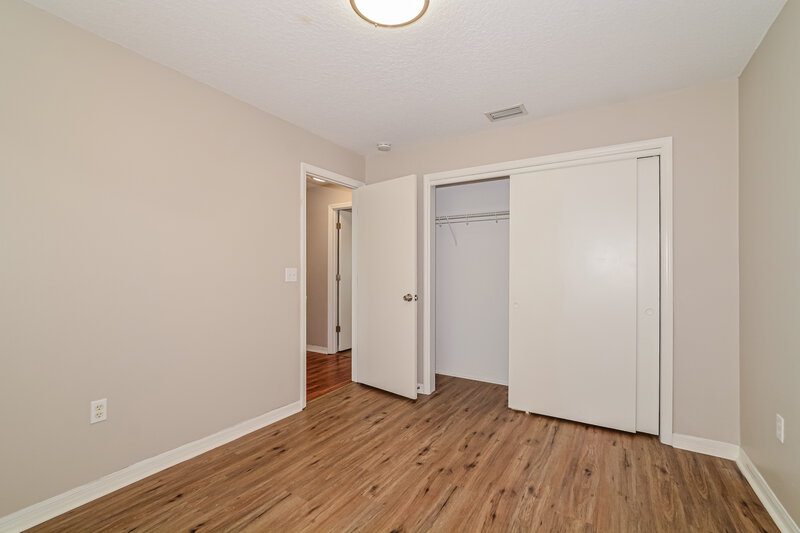 1,865/Mo, 11305 Lake Dr Leesburg, FL 34788 Bedroom View 4