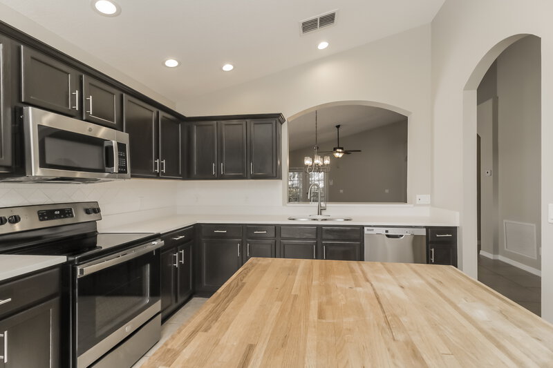 2,465/Mo, 10139 Rivers Trail Dr Orlando, FL 32817 Kitchen View