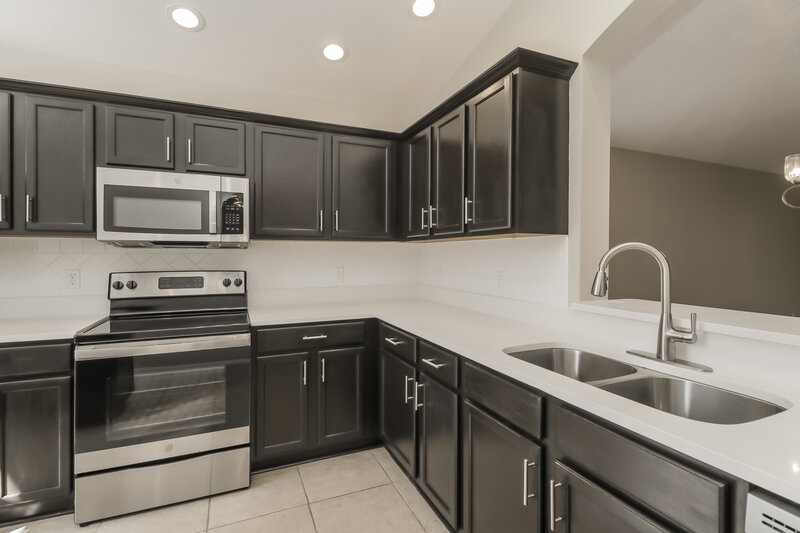 2,465/Mo, 10139 Rivers Trail Dr Orlando, FL 32817 Kitchen View 2