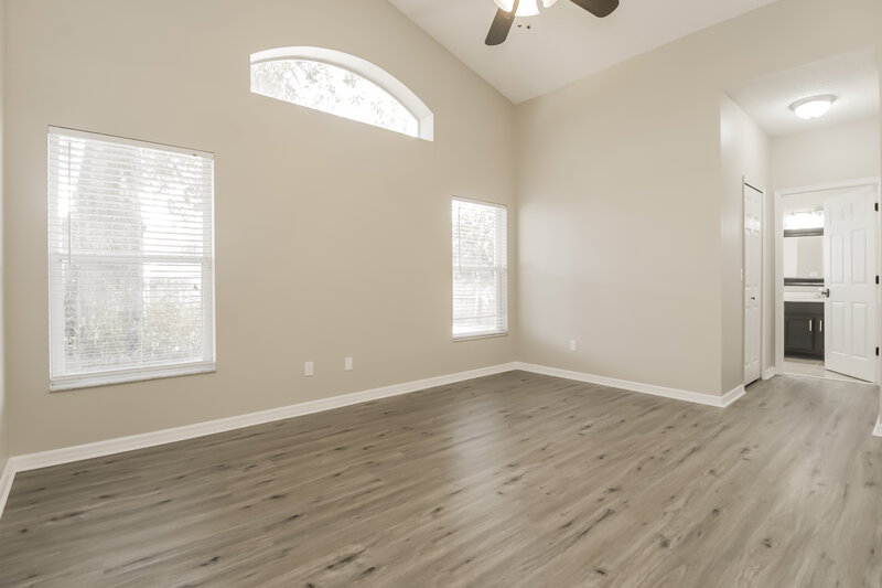 2,465/Mo, 10139 Rivers Trail Dr Orlando, FL 32817 Main Bedroom View 2