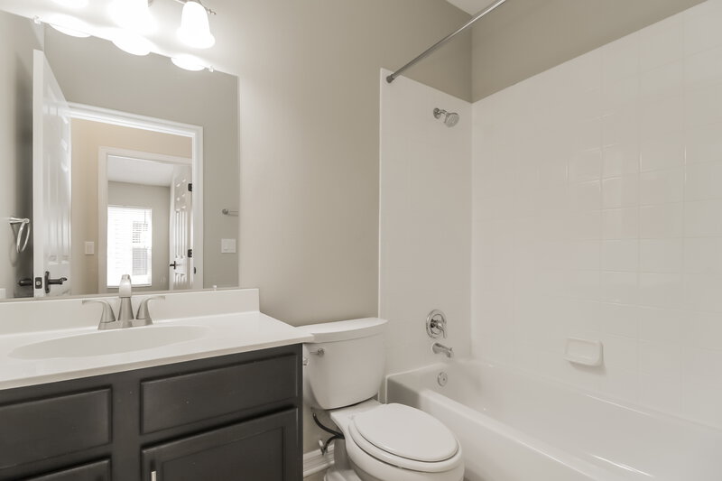 2,465/Mo, 10139 Rivers Trail Dr Orlando, FL 32817 Bathroom View