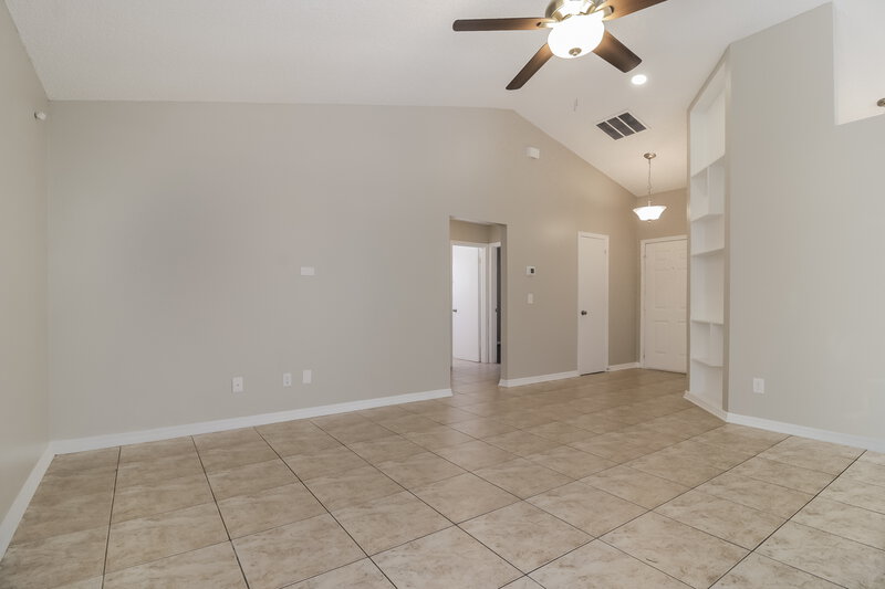 2,525/Mo, 6540 Piccadilly Ln Orlando, FL 32835 Living Room View 2