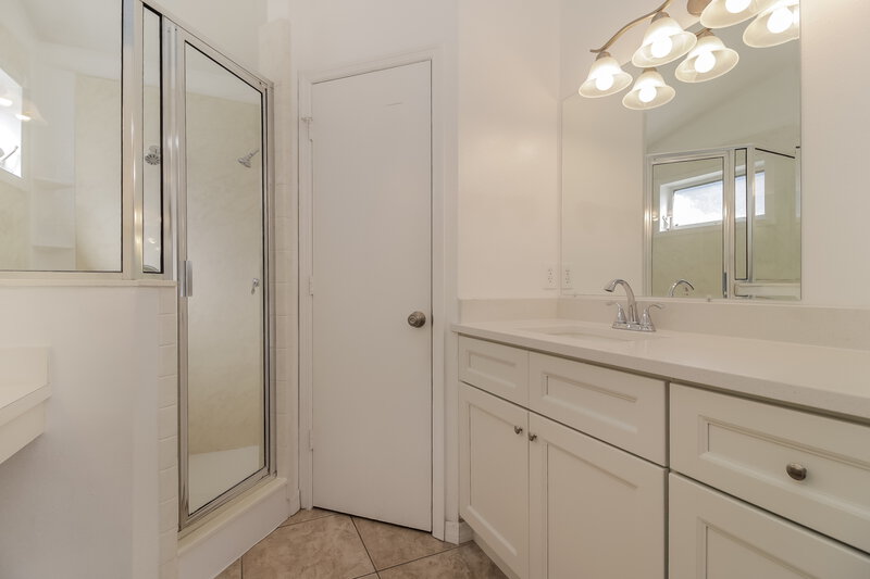 2,525/Mo, 6540 Piccadilly Ln Orlando, FL 32835 Main Bathroom View