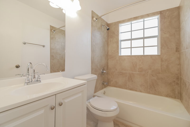 2,525/Mo, 6540 Piccadilly Ln Orlando, FL 32835 Bathroom View