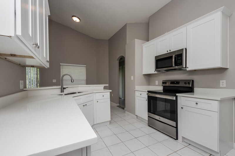 2,225/Mo, 2807 Berkshire Cir Kissimmee, FL 34743 Kitchen View 2