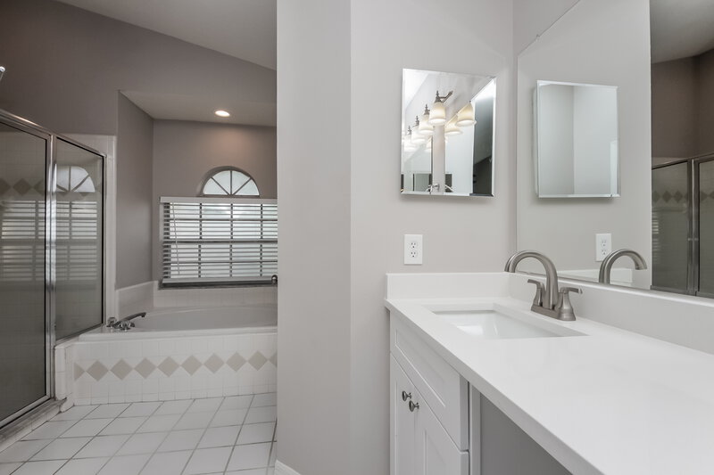 2,225/Mo, 2807 Berkshire Cir Kissimmee, FL 34743 Main Bathroom View