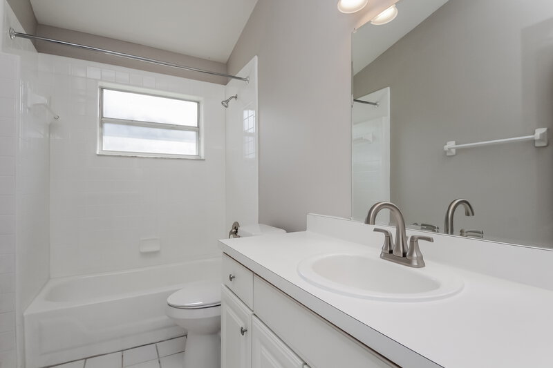 2,225/Mo, 2807 Berkshire Cir Kissimmee, FL 34743 Bathroom View