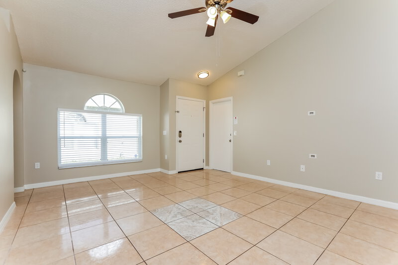 2,095/Mo, 5541 New Cambridge Rd Orlando, FL 32810 Living Room View 2