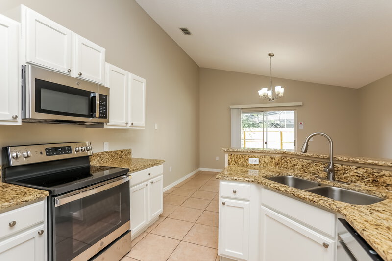 2,095/Mo, 5541 New Cambridge Rd Orlando, FL 32810 Kitchen View 2