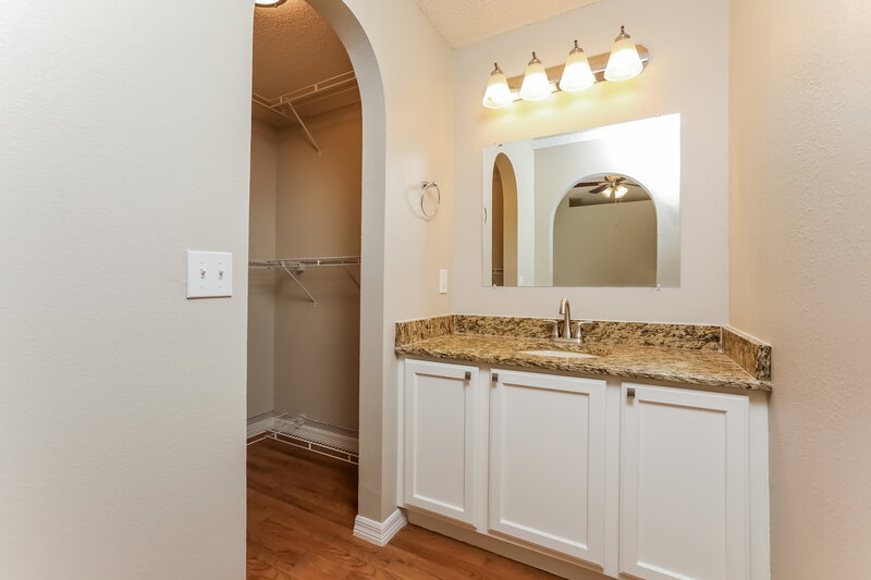 2,095/Mo, 5541 New Cambridge Rd Orlando, FL 32810 Main Bathroom View