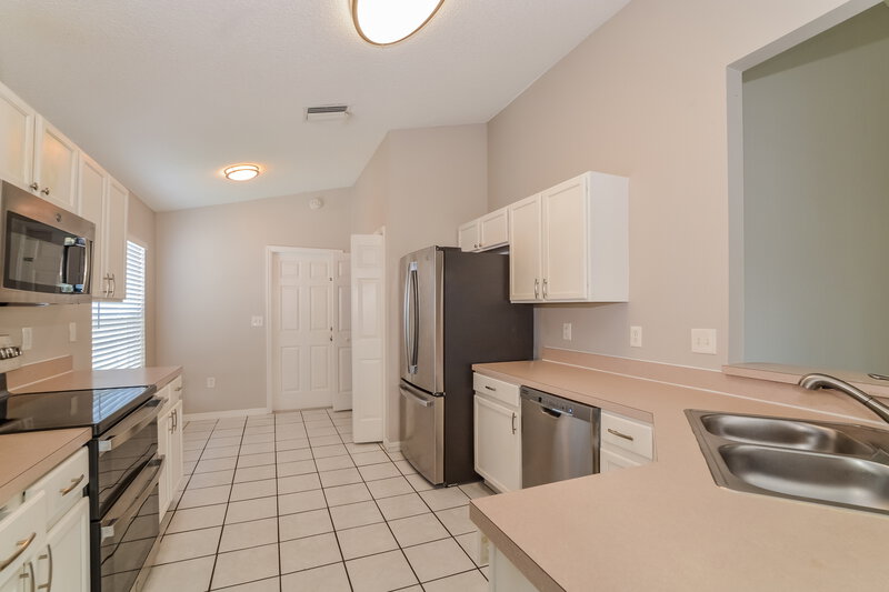 2,105/Mo, 1853 Wimbledon St Kissimmee, FL 34743 Kitchen View