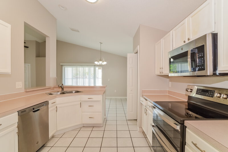 2,105/Mo, 1853 Wimbledon St Kissimmee, FL 34743 Kitchen View 2