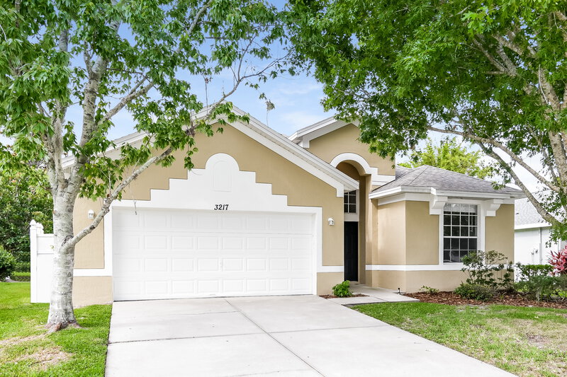 2,450/Mo, 3217 Stonehurst Cir Kissimmee, FL 34741 Front View