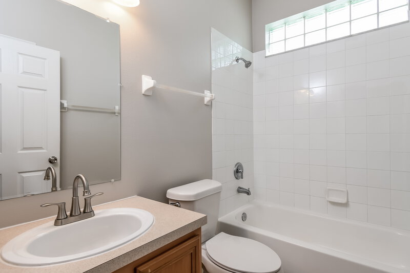 2,450/Mo, 3217 Stonehurst Cir Kissimmee, FL 34741 Bathroom View