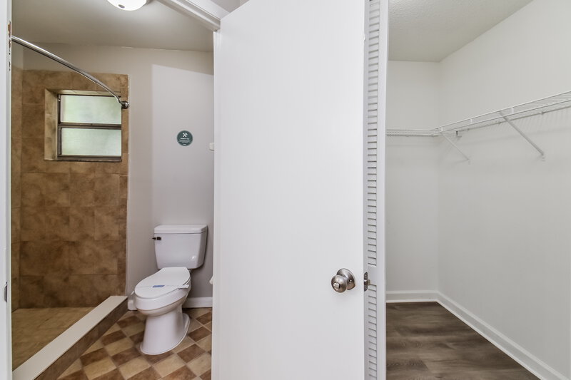2,555/Mo, 11519 Keeley Ct Orlando, FL 32837 Main Bathroom View 2