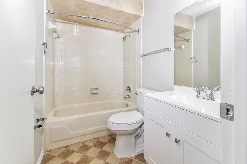 2,555/Mo, 11519 Keeley Ct Orlando, FL 32837 Bathroom View