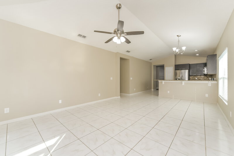 2,150/Mo, 4602 Caverns Dr Kissimmee, FL 34758 Family Room View 2