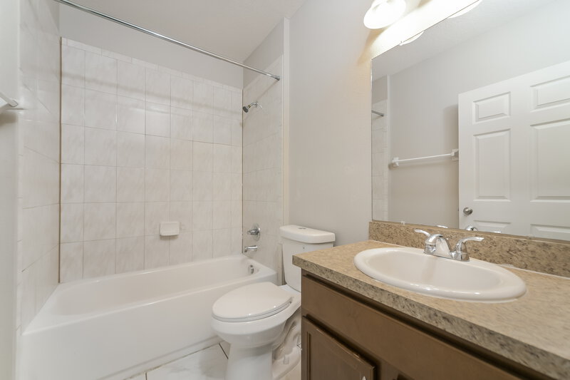 2,150/Mo, 4602 Caverns Dr Kissimmee, FL 34758 Bathroom View