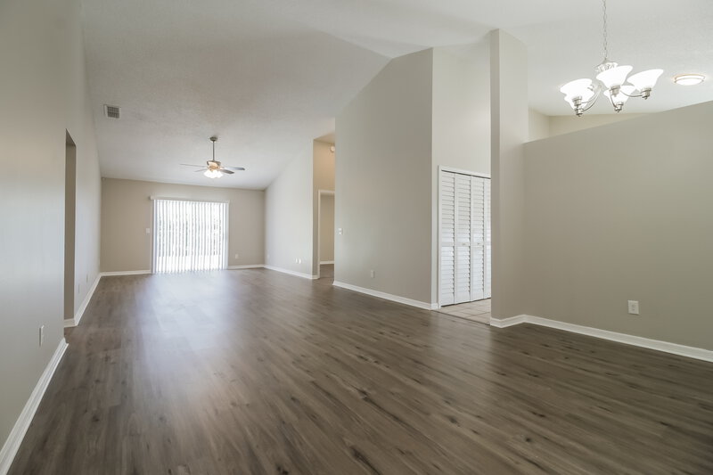 2,225/Mo, 5567 Elizabeth Rose Sq Orlando, FL 32810 Living Room View