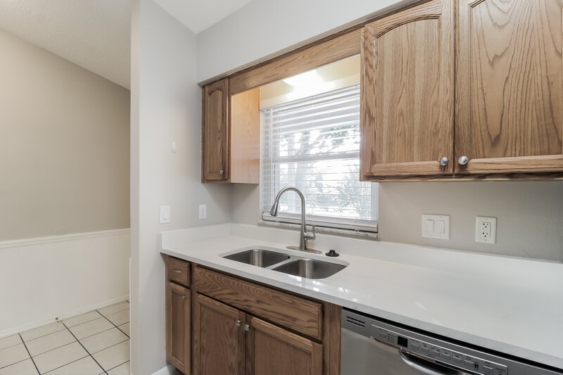 2,060/Mo, 14074 Ithaca Way Orlando, FL 32826 Kitchen View 2