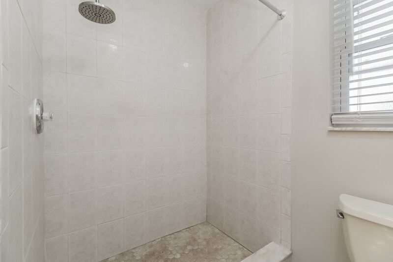 2,060/Mo, 14074 Ithaca Way Orlando, FL 32826 Main Bathroom View 2
