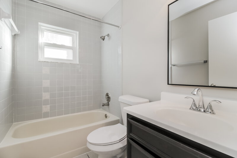 2,060/Mo, 14074 Ithaca Way Orlando, FL 32826 Bathroom View