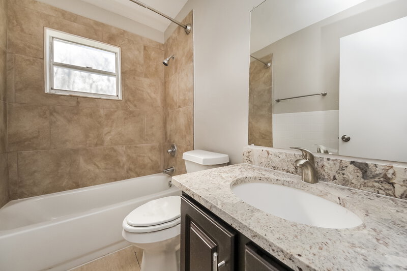 2,340/Mo, 10535 Larson Ct Orlando, FL 32821 Bathroom View