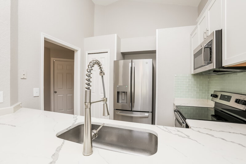 2,045/Mo, 107 W Cleveland St Apopka, FL 32703 Kitchen View 2